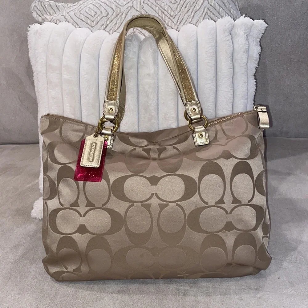 Coach Daisy Poppy C Appliqué Tote Bag - Picture 5 of 9